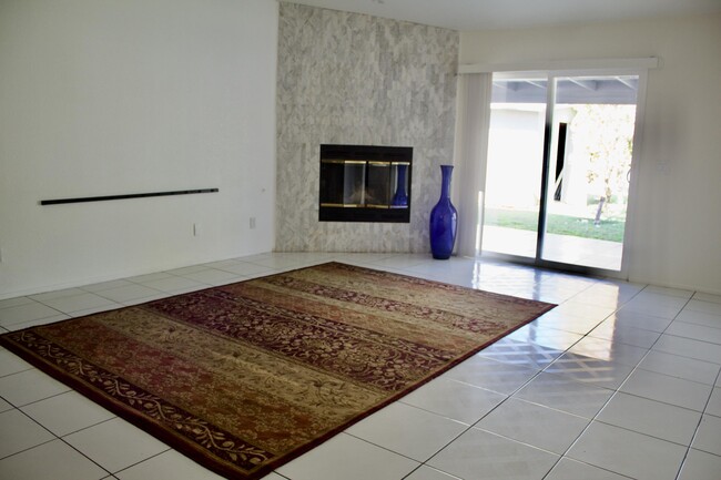 Building Photo - 30650 Avenida Del Yermo