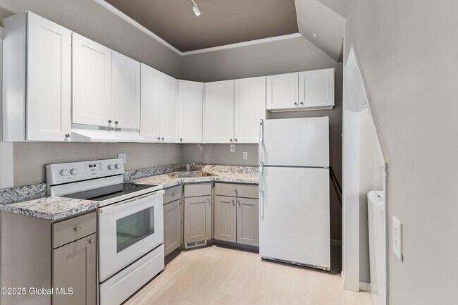 Foto del edificio - 1047 Waverly Pl