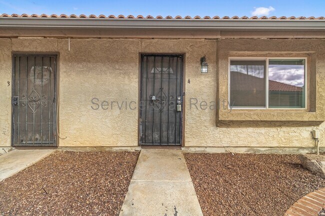 Building Photo - 10210 N 7th Ave