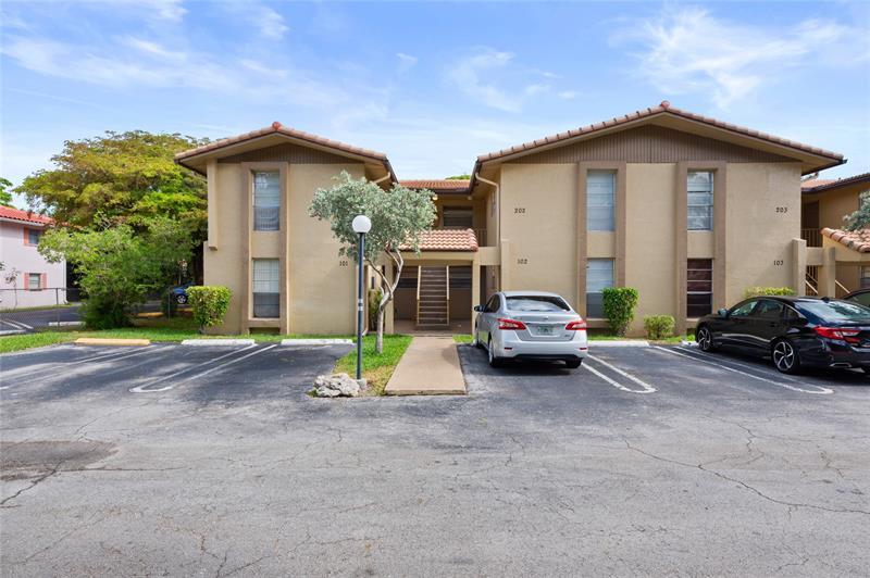 Foto principal - 11101 Royal Palm Blvd