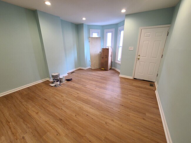 Building Photo - Newly rehabbed 2.5 Bedroom House Available...