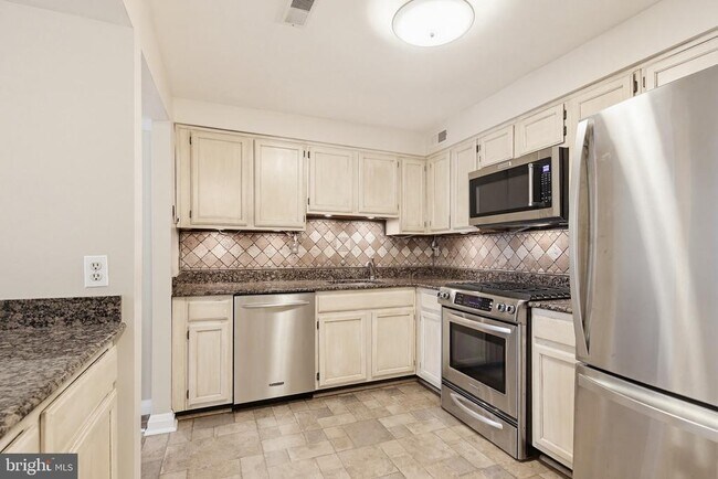 Foto del edificio - 947 Oella Ave