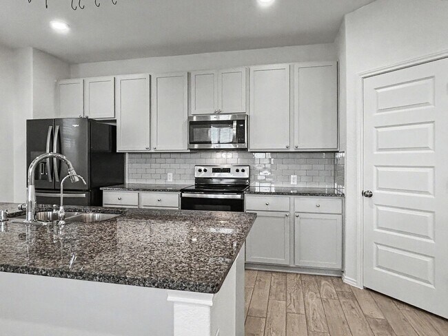 Building Photo - Beautiful 3-Bedroom Home in Growing Seguin