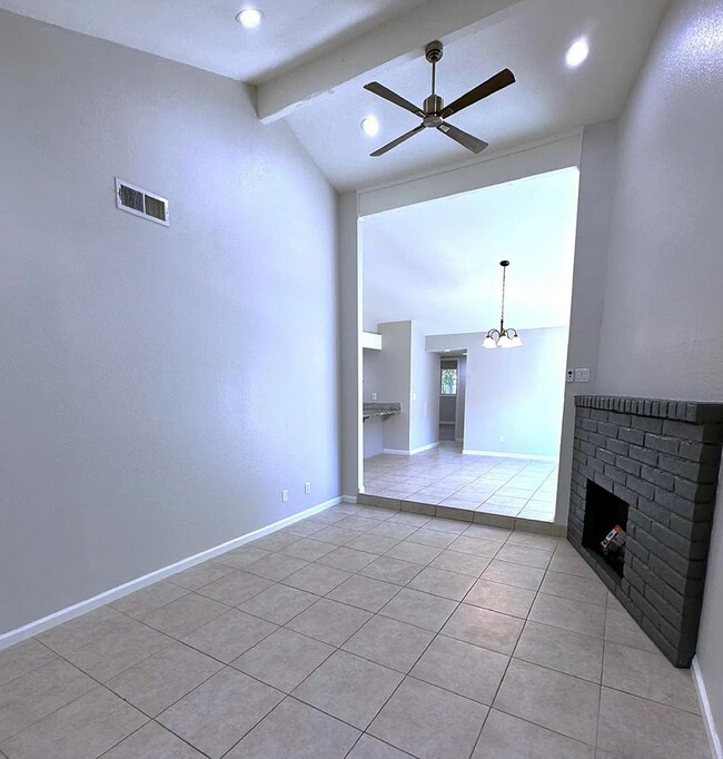 Foto del edificio - Beautiful 2/2 Duplex in Citrus Heights!