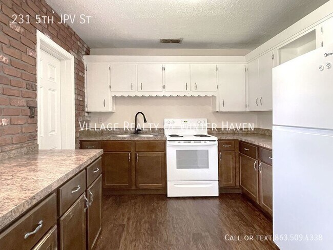 Building Photo - CORNER LOT AND GORGEOUS FLOORS!