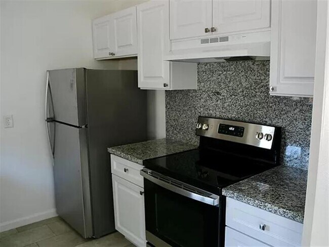 Foto del edificio - updated two-bedroom home