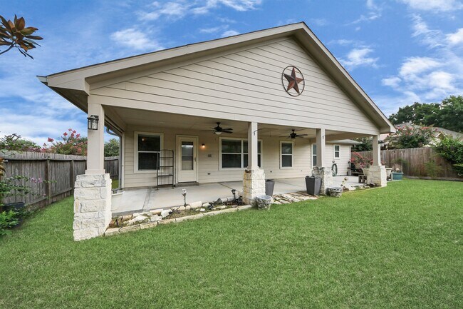 Foto del edificio - 21823 Wildcroft Dr