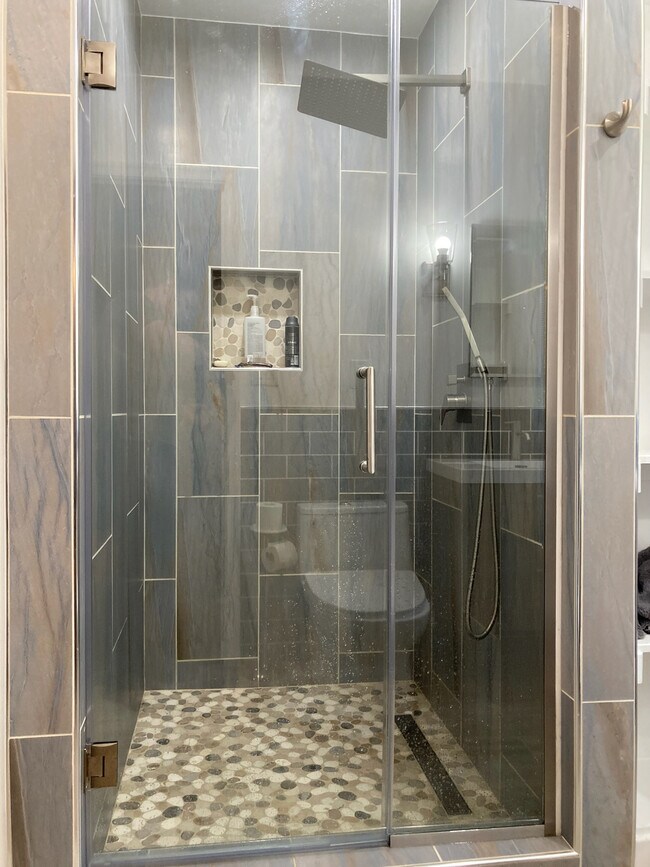 Baño principal - 4315 Argyle Ter NW