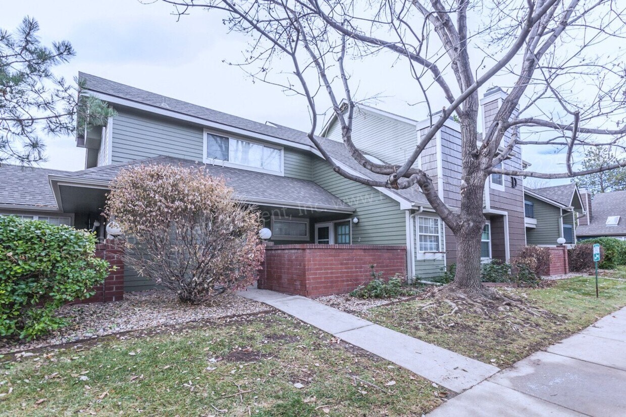 Foto principal - Great 2 Bedroom, 1.5 Bathroom Condo in For...