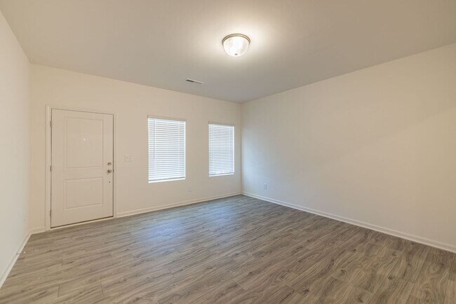 Foto del edificio - 2 Bedroom Townhome in Lowell (Minutes from...