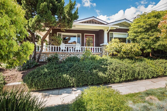 Foto del edificio - Beautifully Restored Craftsman in the Lowe...