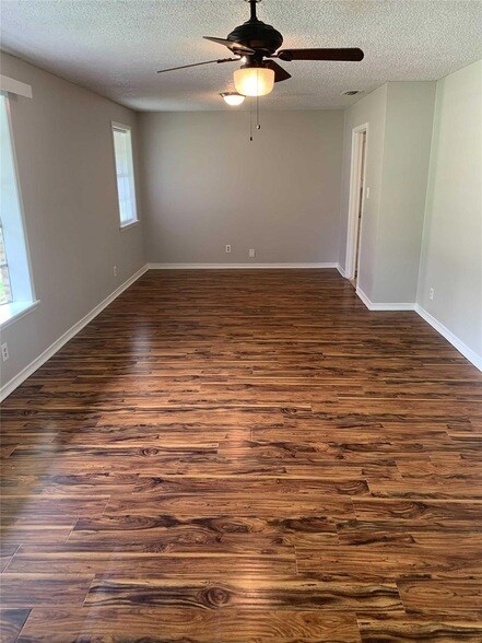 Foto del edificio - 901 Downing St