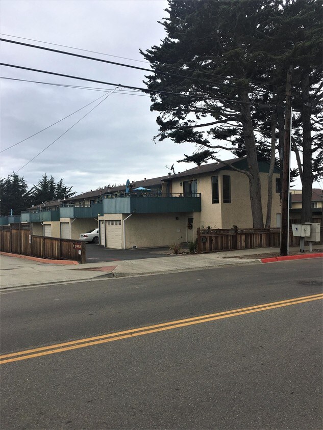 326 Carmel Ave, Marina, CA 93933 Townhome Rentals in Marina CA