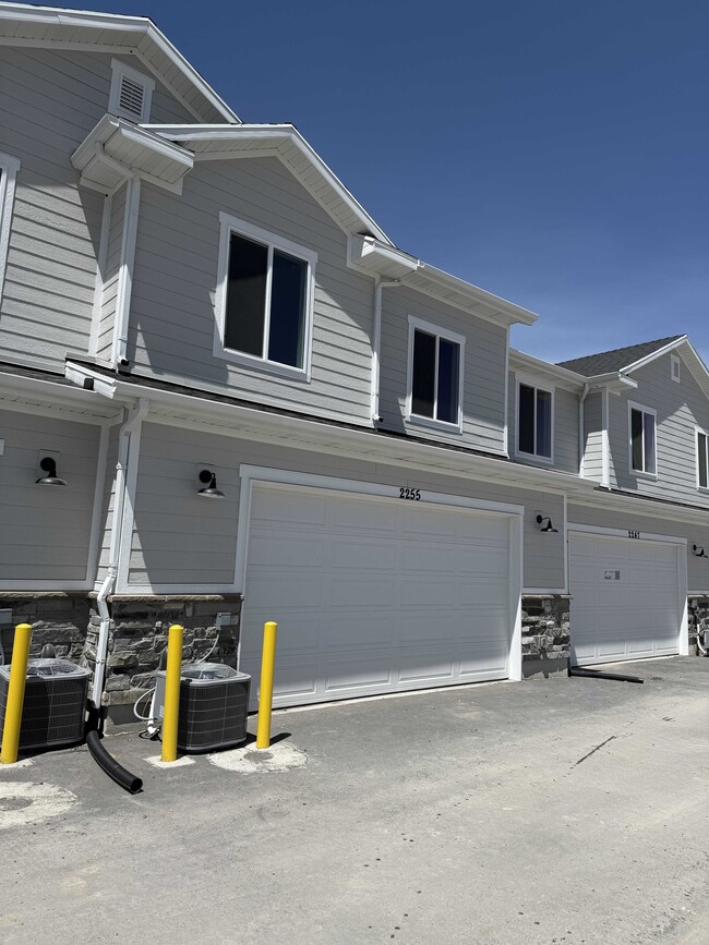 Building Photo - 2255 S 1120 W