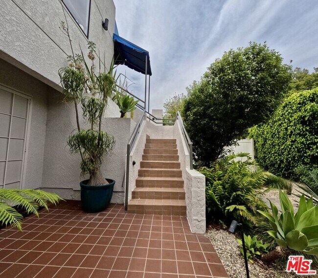 Foto del edificio - 805 N W Knoll Dr