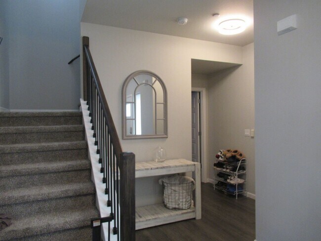 Foto del edificio - Well maintained 3 bedroom, 2.75 bath townhome in Puyallup