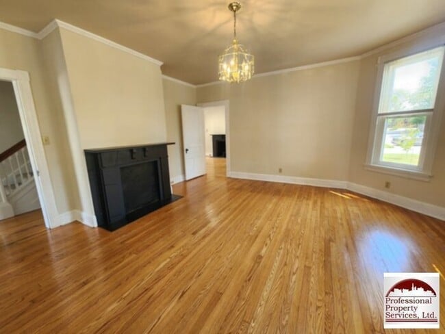 Building Photo - Beautiful Victorian On The Main Street Of ...