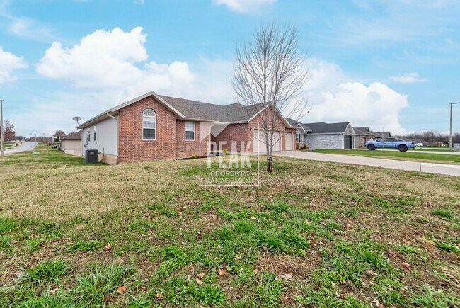Foto del edificio - Beautiful Springfield home ready for rent!