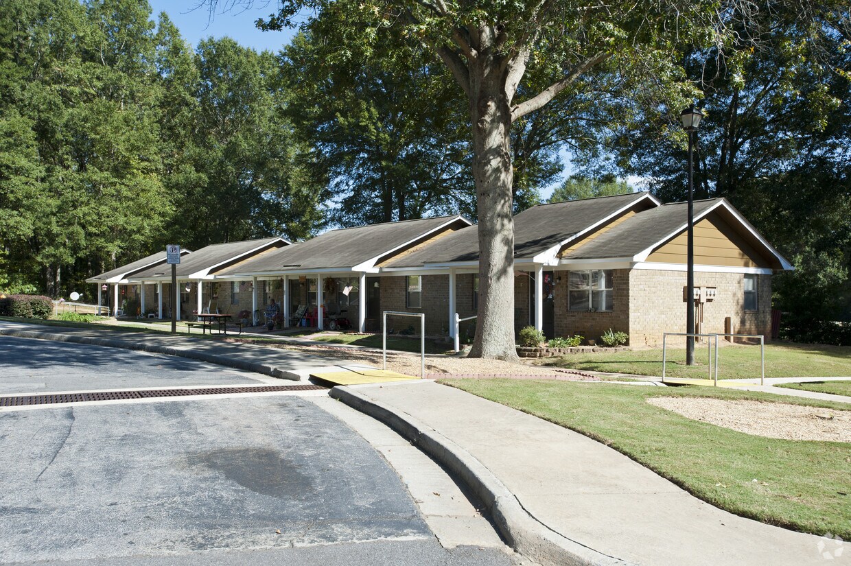 Walton Village Apartments Monroe