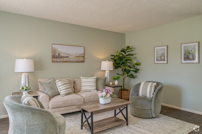2BR, 1BA - 760SF - Living Room - Country Aire