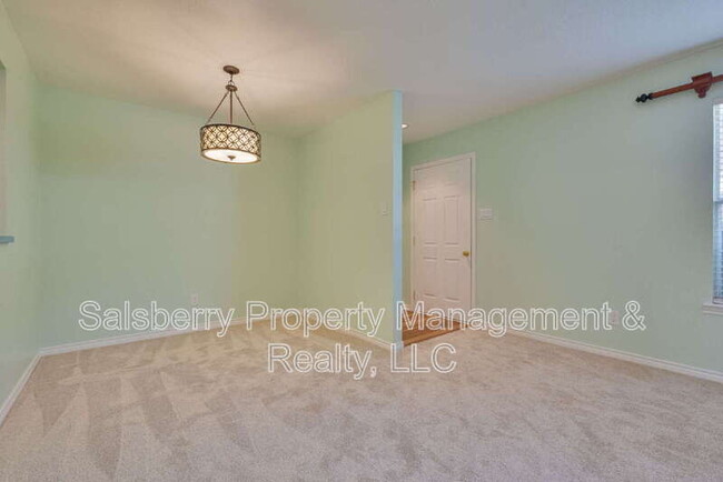 Building Photo - 8511 Westover Ct