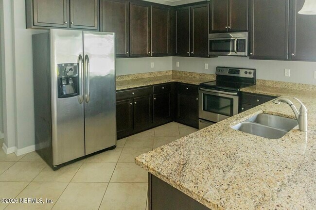 Foto del edificio - 10104 Bedford Lakes Ct
