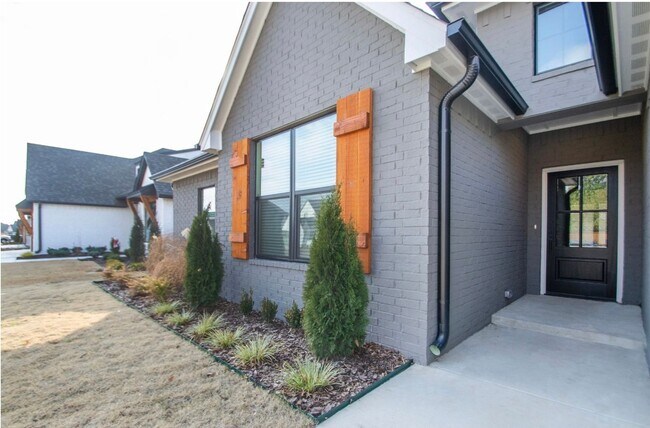 Foto del edificio - Gorgeous Newer Construction 4 Bedroom Home...