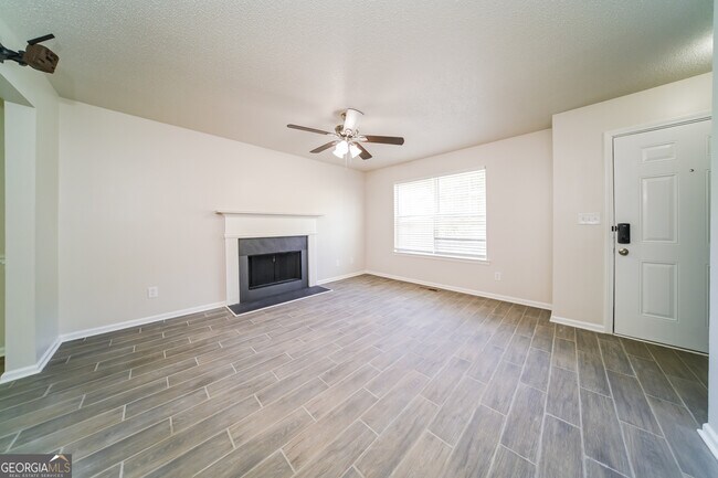 Foto del edificio - 6793 Merrywood Dr