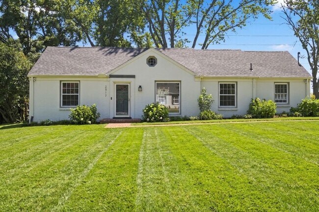 Foto del edificio - 2317 Deerwood Rd