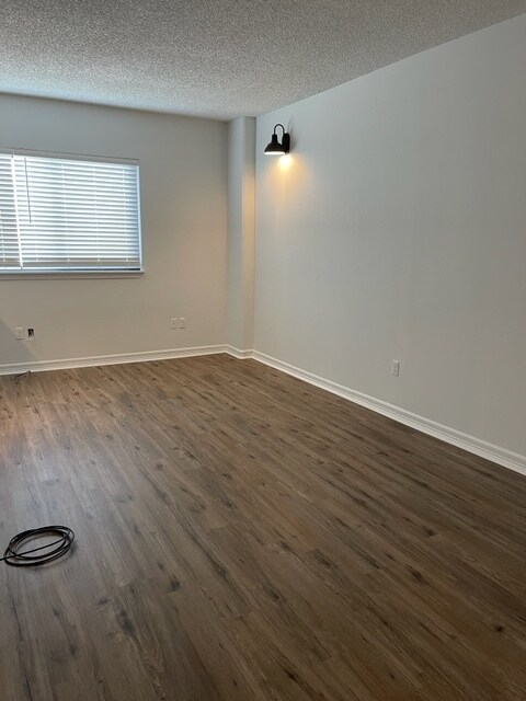 Building Photo - 11550 Southfork Ave