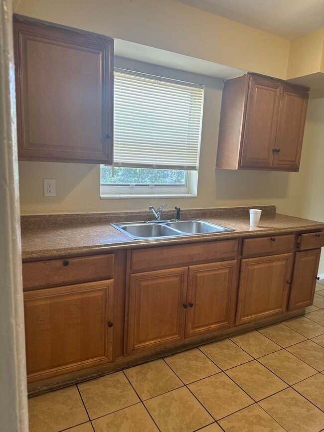 Building Photo - 4 Bed 2.5 Bath Single Family Home for Rent...