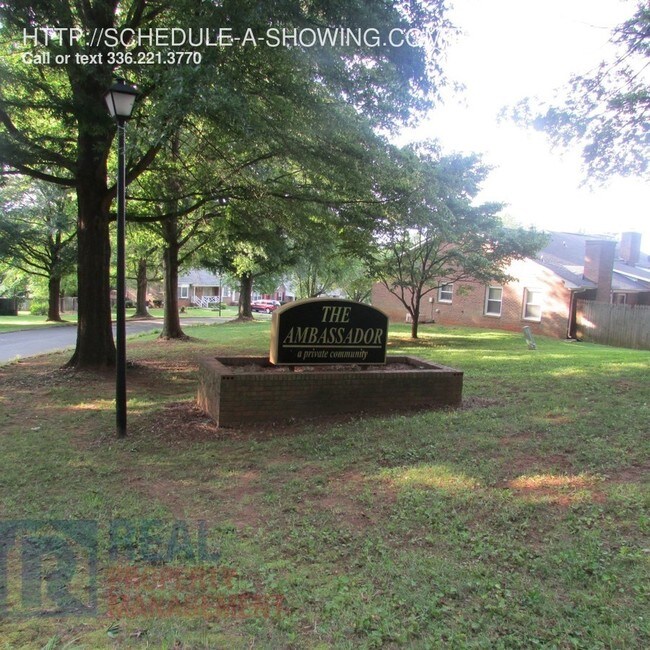 Building Photo - 1718 Beaucrest Ave