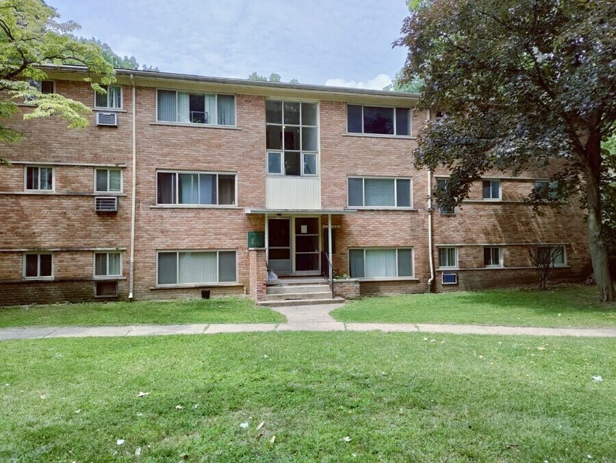 Primary Photo - 17288 Bentler St