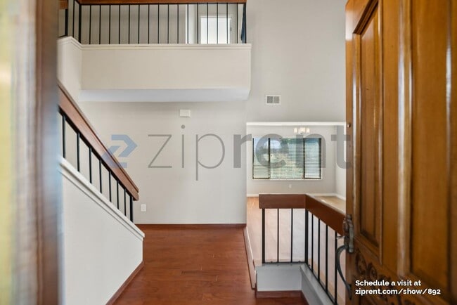 Foto del edificio - 3700 Hidden Springs Ct