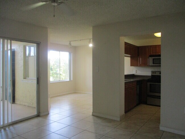 Foto del edificio - 13104 Glenmoor Dr