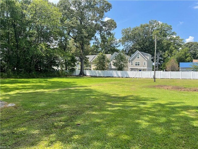 Building Photo - Country Living in Downtown VB!