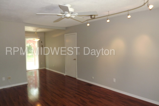 Building Photo - 3 Bedroom Vandalia Ranch Home!
