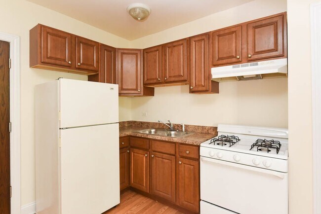 Building Photo - 2600 N Kimball Ave