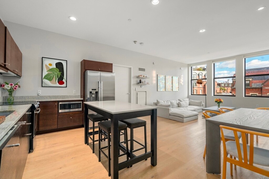 Primary Photo - 285 Columbus Ave