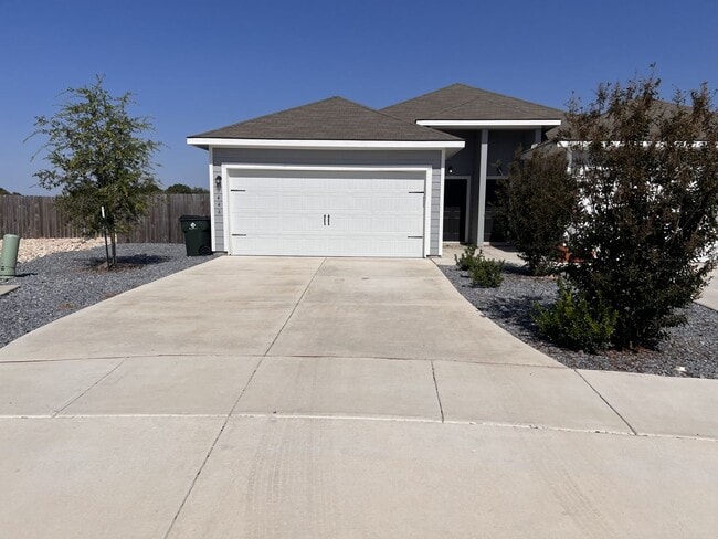 Building Photo - Luxury Duplex in Seguin!