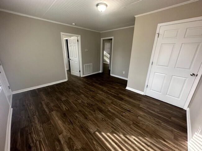 Building Photo - Updated Ranch Home