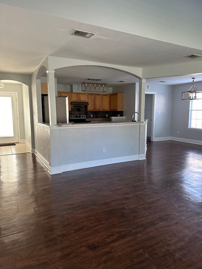 Building Photo - Gorgeous Deerfield Plantation 4 Bed 2.5 Ba...