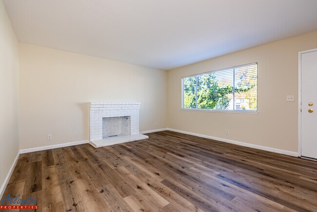 Building Photo - 2684 Plaza Banderas