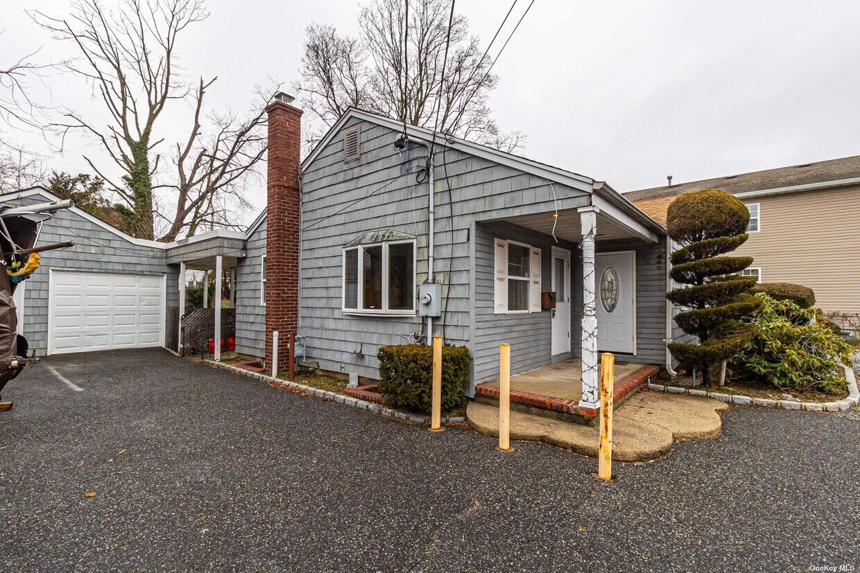 Primary Photo - 754 Deer Pk Ave
