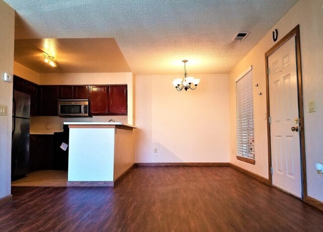 Foto del edificio - 4450 S Pitkin St