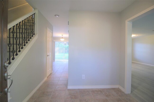Foto del edificio - 3323 Hidden Creek Dr