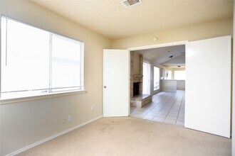 Building Photo - 11047 Grassyglen Dr