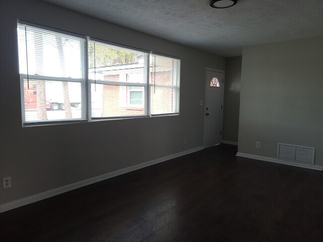 Foto del edificio - 6546 Merrill Rd