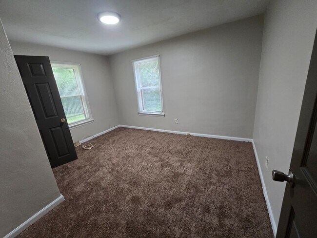 Foto del edificio - 9701 Green Valley Dr