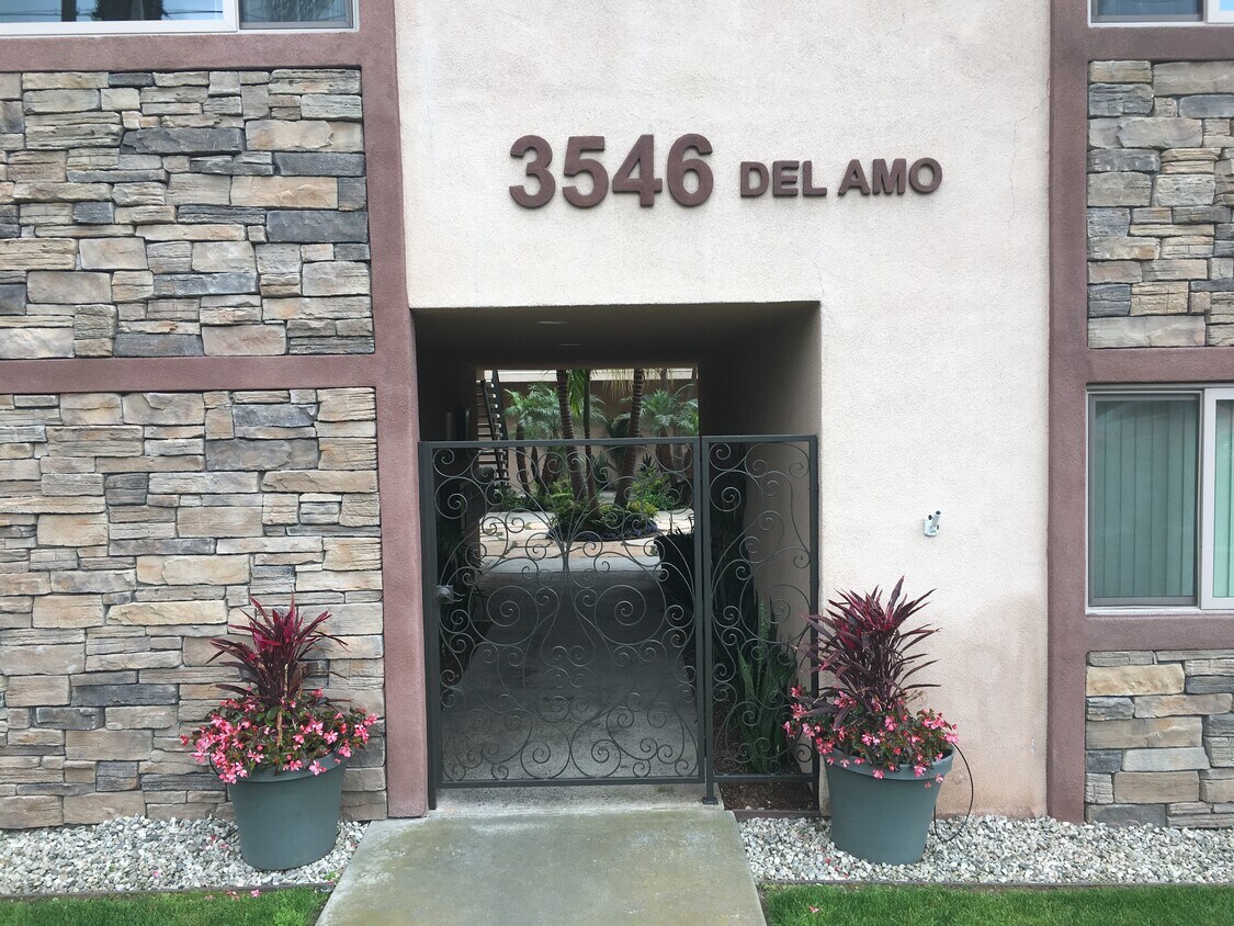 Primary Photo - 3546 Del Amo Blvd